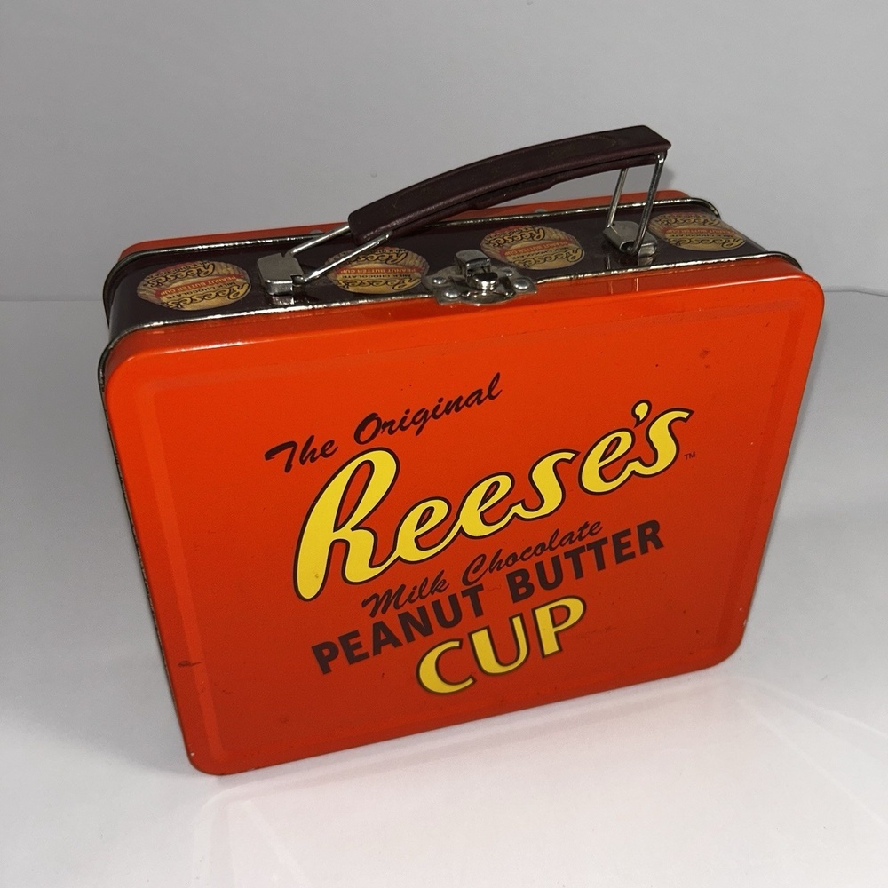 Reeses Peanut Butter Cup Vintage Lunch Box. Metal Rare Vintage!